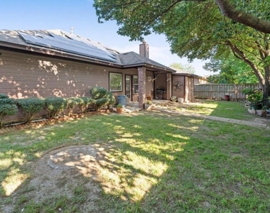 1025 Pearson Street - Photo Thumbnail 2