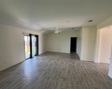 3409 Sandstone Drive - Photo Thumbnail 2