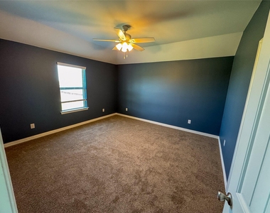 3409 Sandstone Drive - Photo Thumbnail 4