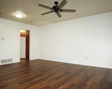 1008 Southmoor Drive - Photo Thumbnail 1
