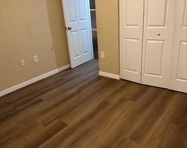 4197 N Haverhill Road - Photo Thumbnail 12
