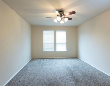 601 Ivy Lane - Photo Thumbnail 17