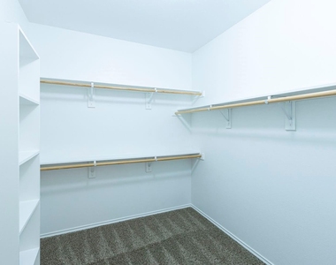 601 Ivy Lane - Photo Thumbnail 14