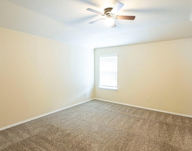 601 Ivy Lane - Photo Thumbnail 4
