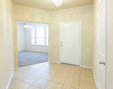 601 Ivy Lane - Photo Thumbnail 8