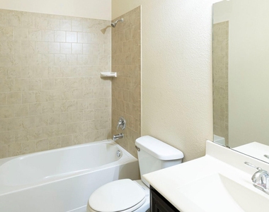 601 Ivy Lane - Photo Thumbnail 11