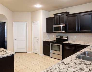 601 Ivy Lane - Photo Thumbnail 20