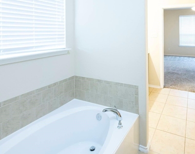 601 Ivy Lane - Photo Thumbnail 13