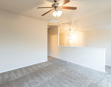 601 Ivy Lane - Photo Thumbnail 6