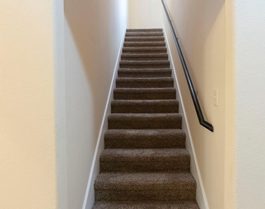 601 Ivy Lane - Photo Thumbnail 7