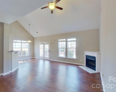 10730 Yellow Tail Court - Photo Thumbnail 6
