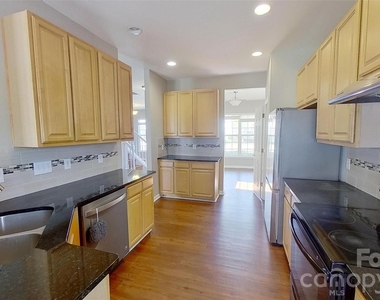 10730 Yellow Tail Court - Photo Thumbnail 5