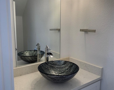 1625 Cleaver Street - Photo Thumbnail 7