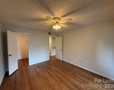 415 W 8th Street - Photo Thumbnail 6