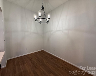 415 W 8th Street - Photo Thumbnail 2