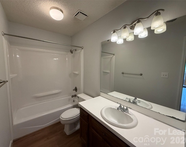 415 W 8th Street - Photo Thumbnail 7