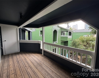 415 W 8th Street - Photo Thumbnail 9