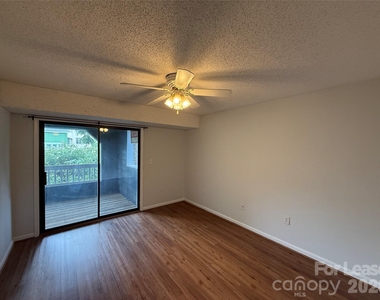415 W 8th Street - Photo Thumbnail 5
