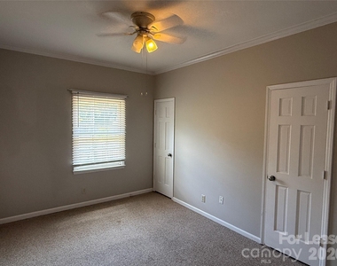1014 Queens Road - Photo Thumbnail 4