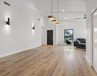 3404 Newkirk Drive - Photo Thumbnail 4