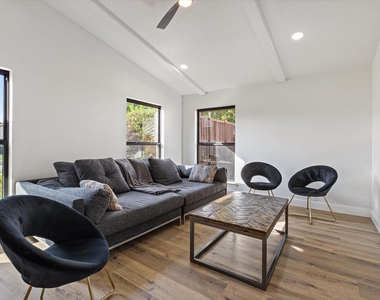 3404 Newkirk Drive - Photo Thumbnail 11