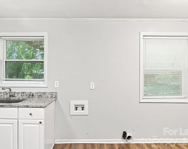 2746 Mary Avenue - Photo Thumbnail 12