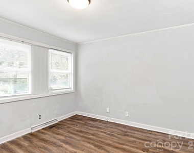 2746 Mary Avenue - Photo Thumbnail 9