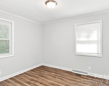 2746 Mary Avenue - Photo Thumbnail 5