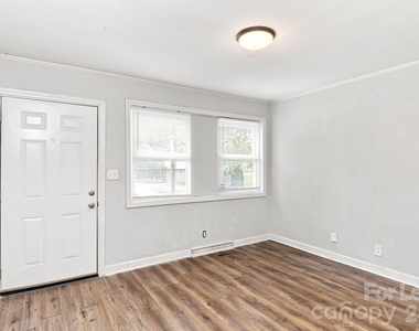 2746 Mary Avenue - Photo Thumbnail 4