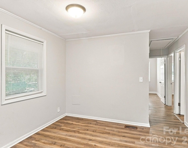 2746 Mary Avenue - Photo Thumbnail 11