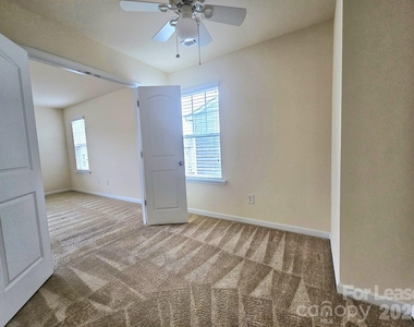 7320 Jane Parks Way - Photo Thumbnail 11
