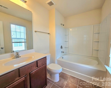 7320 Jane Parks Way - Photo Thumbnail 16