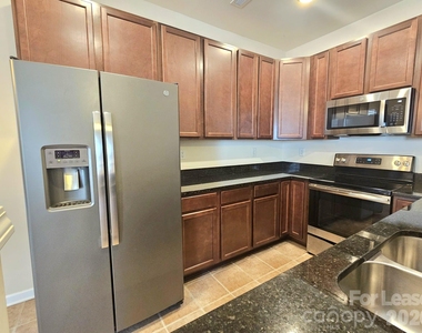 7320 Jane Parks Way - Photo Thumbnail 4
