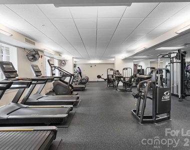 300 W 5th Street - Photo Thumbnail 18