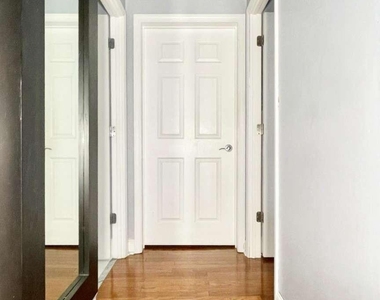300 W 5th Street - Photo Thumbnail 14
