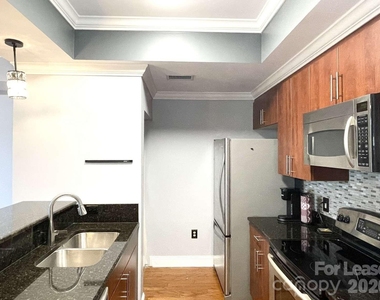 300 W 5th Street - Photo Thumbnail 6