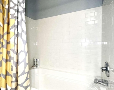 300 W 5th Street - Photo Thumbnail 11