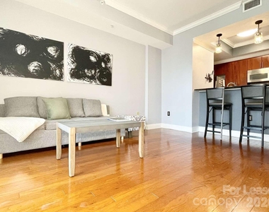 300 W 5th Street - Photo Thumbnail 5
