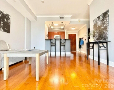 300 W 5th Street - Photo Thumbnail 4
