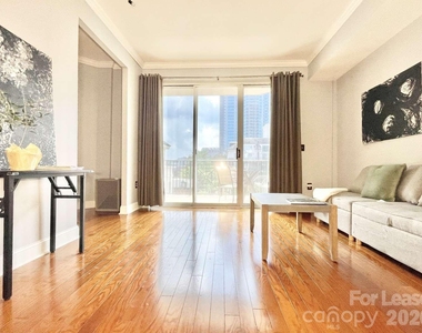 300 W 5th Street - Photo Thumbnail 2