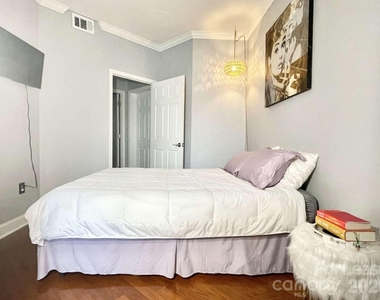 300 W 5th Street - Photo Thumbnail 8