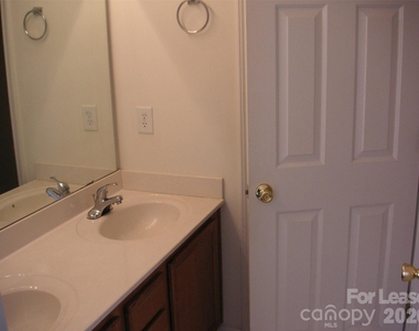 1005 Karendale Avenue - Photo Thumbnail 8