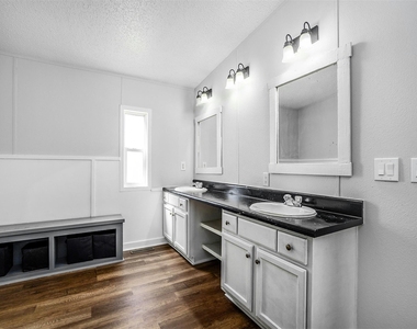 9558 Diamond Avenue - Photo Thumbnail 9