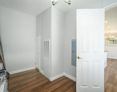 9558 Diamond Avenue - Photo Thumbnail 4