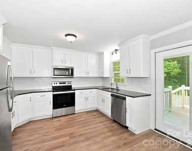 209 Pilots Ridge Drive - Photo Thumbnail 4