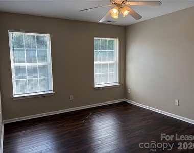 3707 Rocky Brook Court - Photo Thumbnail 32