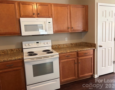 3707 Rocky Brook Court - Photo Thumbnail 9