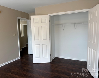 3707 Rocky Brook Court - Photo Thumbnail 31