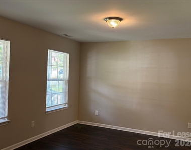 3707 Rocky Brook Court - Photo Thumbnail 2