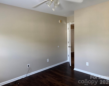 3707 Rocky Brook Court - Photo Thumbnail 18